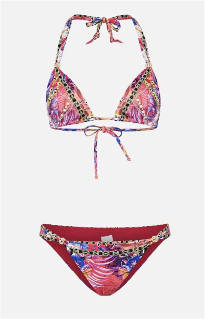 15 Outfit Ideas and Items for a Perfect Pool, Beach or Lake Day – Celeb Secrets