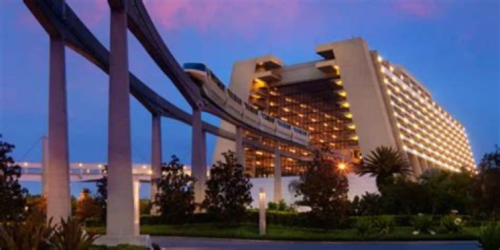 Five Reasons Why We Love the Contemporary Resort