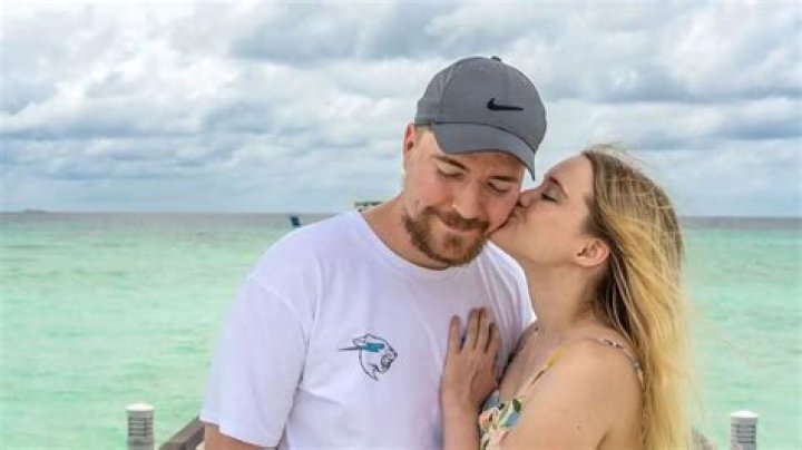 Is He Married To Thea Booysen?