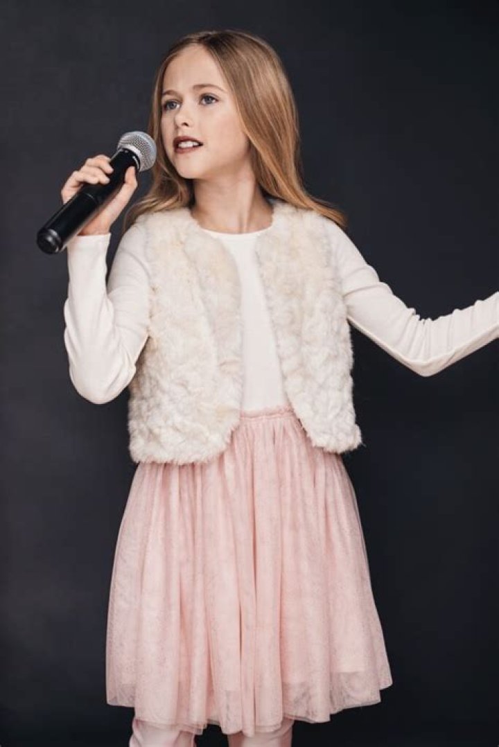 Sam Pio Shares How God Inspires Her Music, Upcoming Album & More – Celeb Secrets